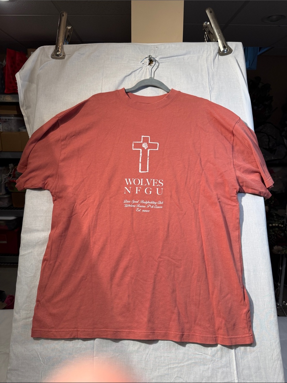 Darc Sport Wolves Graphic Short Sleeve Tee Brick Red  fight Cancer X NFGU  sz L
